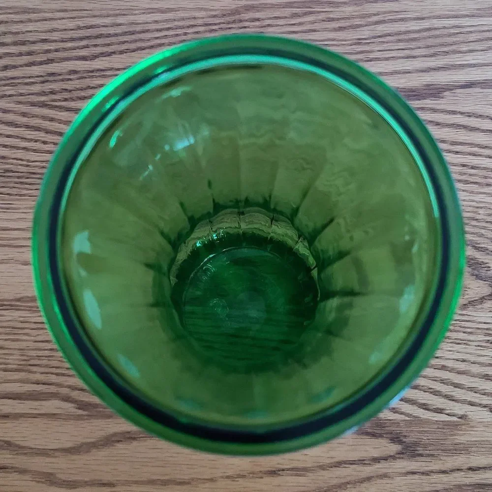 Hoosier Glass Tall Ribbed Swirled Curved Opulent Emerald Green Vase 4183 Vintage